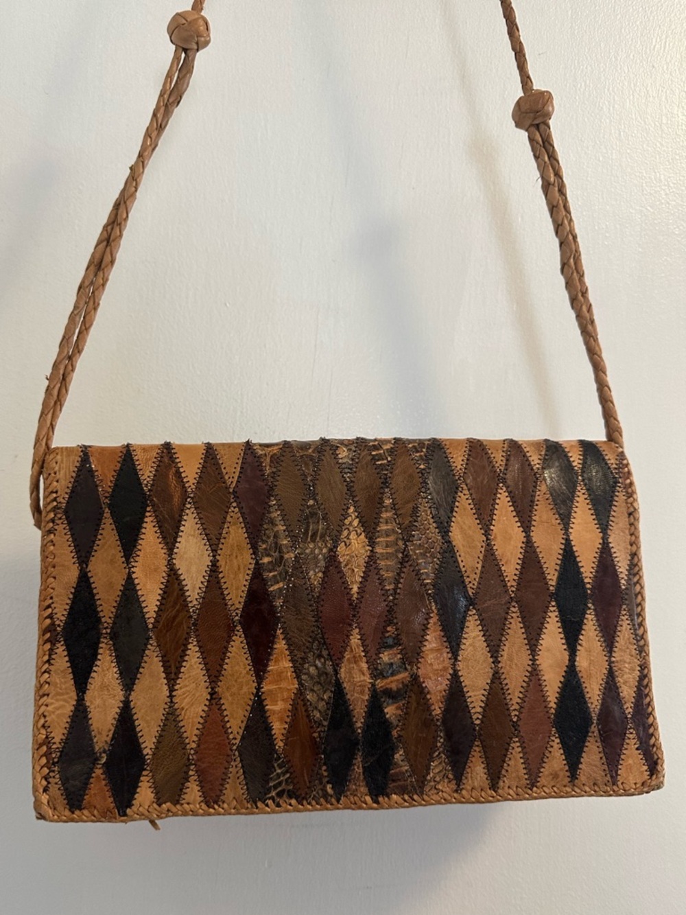 Handcrafted Diamond-Pattern Leather Crossbody Bag